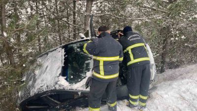 Kastamonu’da otomobilin şarampole yuvarlanması neticesinde meydana gelen kazada 2 kişi