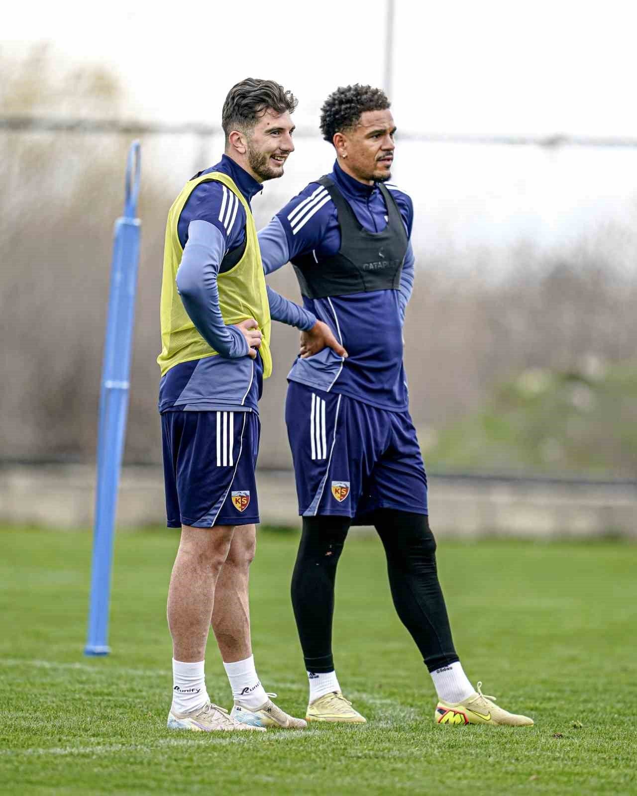 Süper Lig’de mücadele eden Kayserispor’un 2 Ocak’ta başlayan Antalya kampı