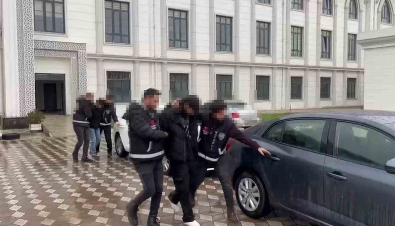 Kocaeli’nin Gebze ilçesinde bir kebapçı dükkanına içeride müşteriler bulunduğu sırada