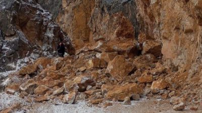 Erzincan’ın Kemaliye ilçesi sınırları içerisinde bulunan Taş Yolu geçici olarak