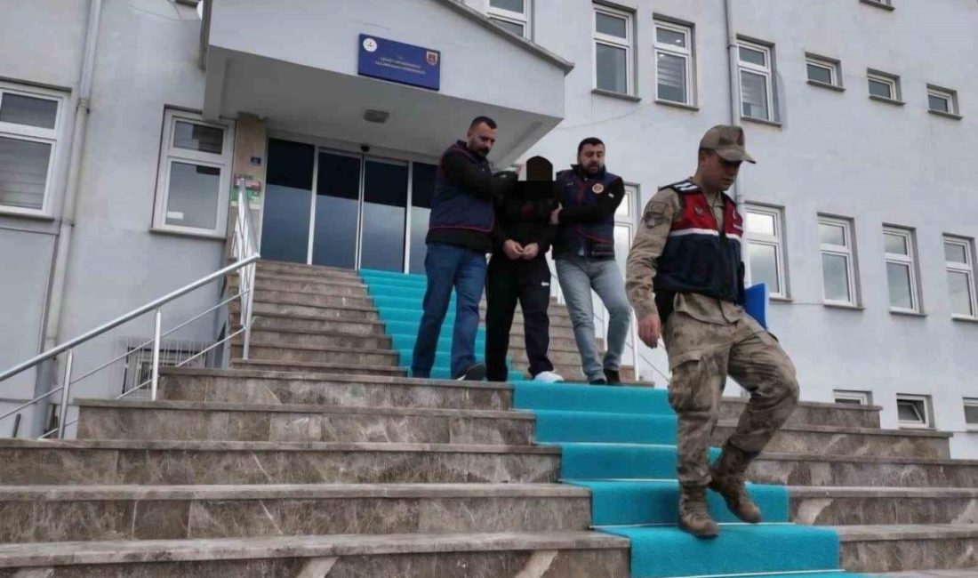 Ordu’da, kendilerini savcı, polis ve jandarma olarak tanıtıp, 2 farklı
