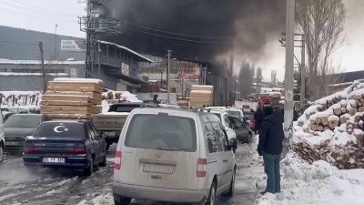 Erzurum’da sanayi sitesinde yer alan bir kereste fabrikasında önce patlama