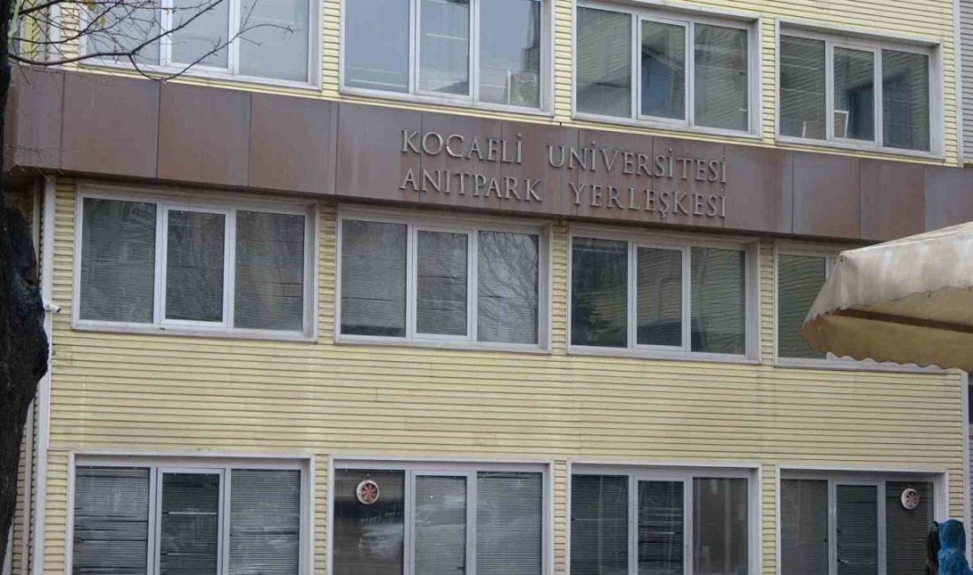 Kocaeli Üniversitesi Güzel Sanatlar Fakültesi depreme dayanıklı olmadığı gerekçesiyle mühürlendi