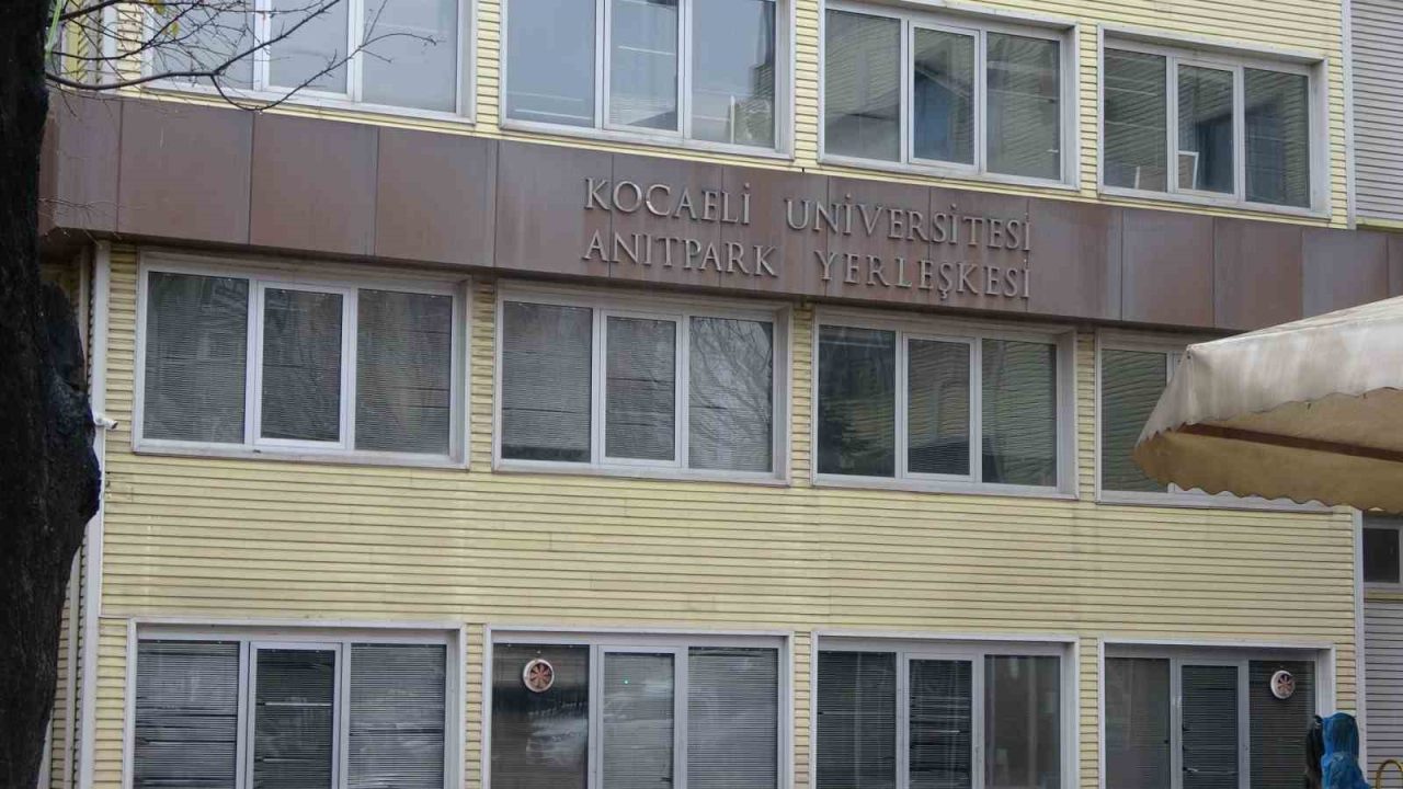 Kocaeli Üniversitesi Güzel Sanatlar Fakültesi depreme dayanıklı olmadığı gerekçesiyle mühürlendi