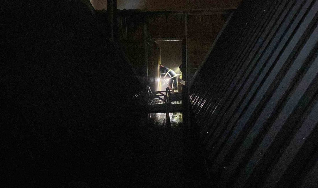 Kocaeli’nin Kartepe ilçesinde bungalovda çıkan yangın itfaiyenin müdahalesiyle kontrol altına