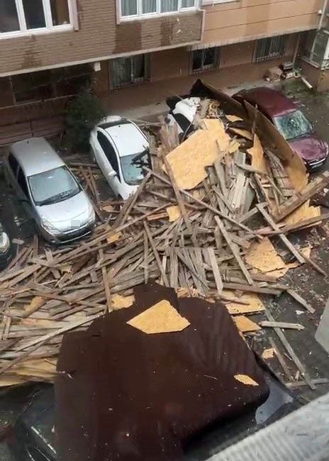 Marmara Bölgesi’ni dün etkisi altına alan kuvvetli rüzgar, Kocaeli’de büyük