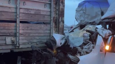 TEM Otoyolu’nun Kocaeli geçişinde servis minibüsü ile kamyonun çarpışması sonucu