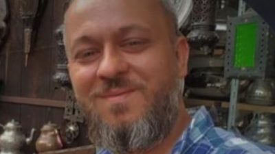 Kocaeli’de servis minibüsü ile kamyonun çarpıştığı kazada ağır yaralanan işçi,