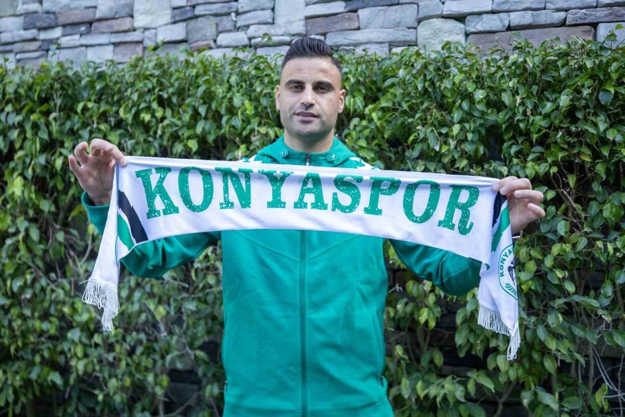 Konyaspor, tecrübeli futbolcu Deniz Türüç ile 2,5 yıllık anlaşma sağladı.
