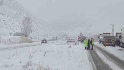 Bayburt-Erzurum arasındaki Kop Dağı Geçidi’nde meydana gelen çığ nedeniyle ulaşım