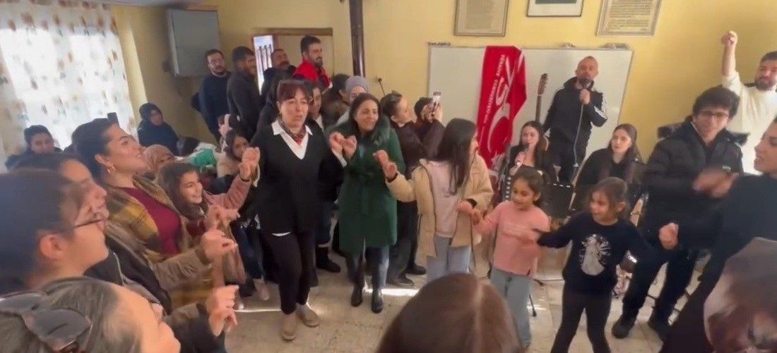 Erzincan’da Gönüllü Gençler Derneği üyeleri ve müzik öğretmenleri, köy okullarını