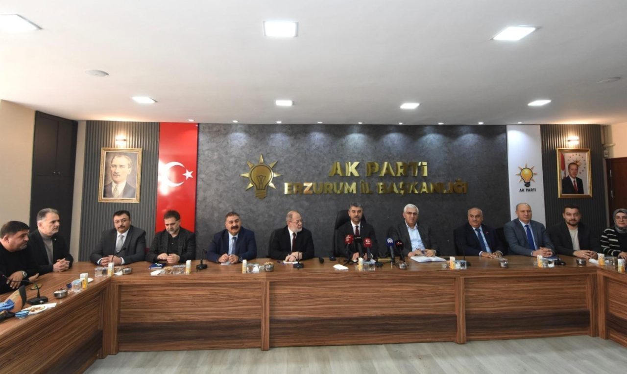 AK Parti Erzurum İl Başkanı İbrahim Küçükoğlu, il binasında yaptığı