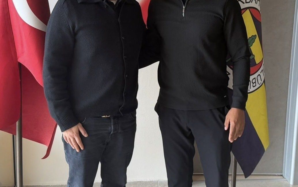 Fenerbahçe U19 Futbol Takımı Teknik Sorumlusu Mehmet Aurelio oldu. Fenerbahçe