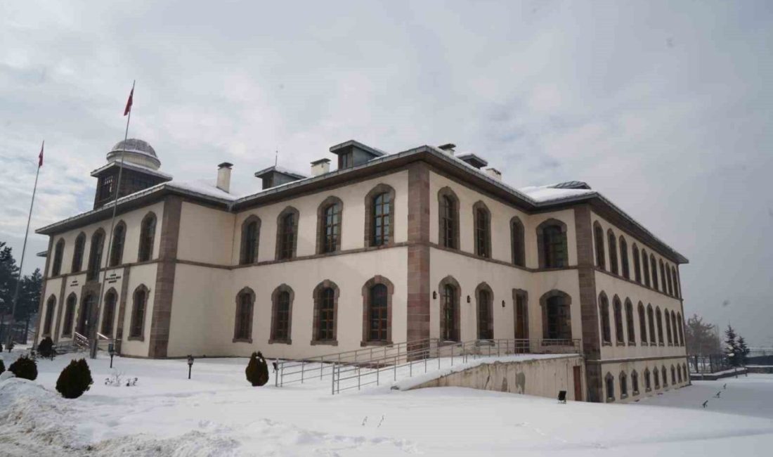 Depreme dayanıksız olduğu gerekçesiyle ziyarete kapatılan ve yıkılacağı iddialarıyla gündemden