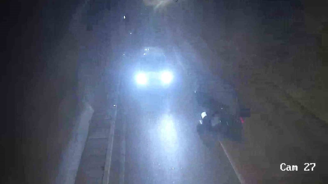 Amasya’da tünelde önündeki otomobilleri sollamak isteyen sürücünün kullandığı motosiklet, devrilip