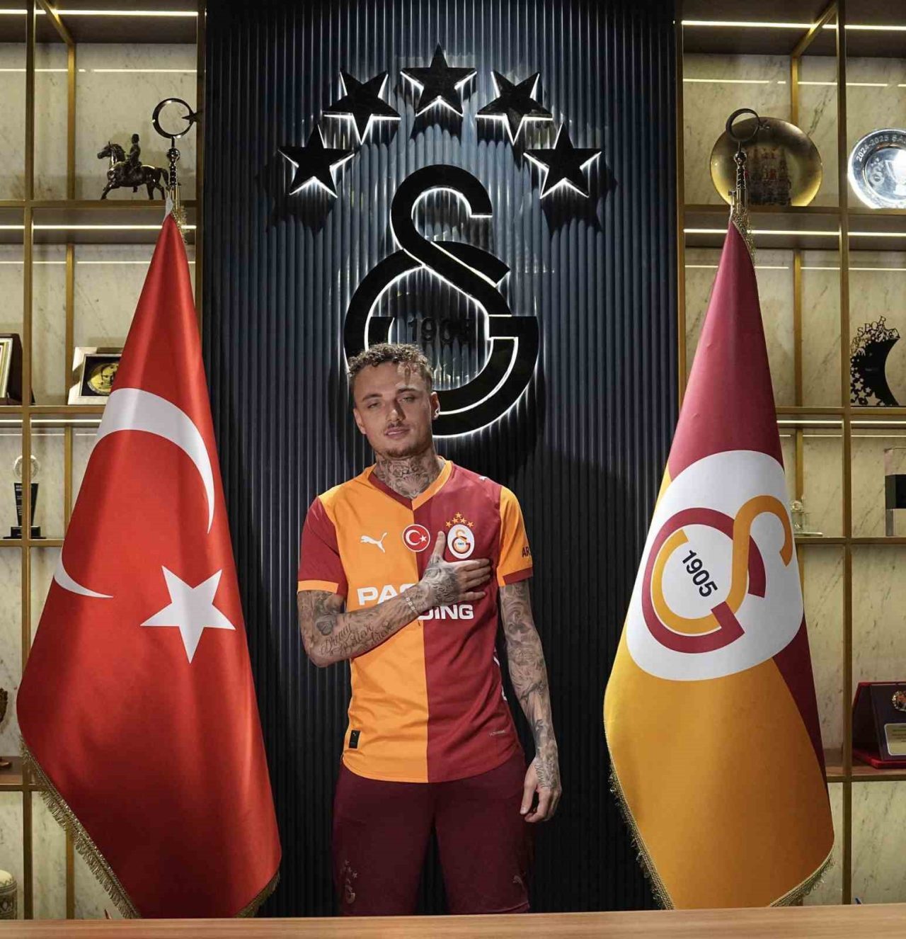 Galatasaray’ın yeni transferi Noa Lang, sarı-kırmızılıların tarihindeki 8. Hollandalı futbolcu