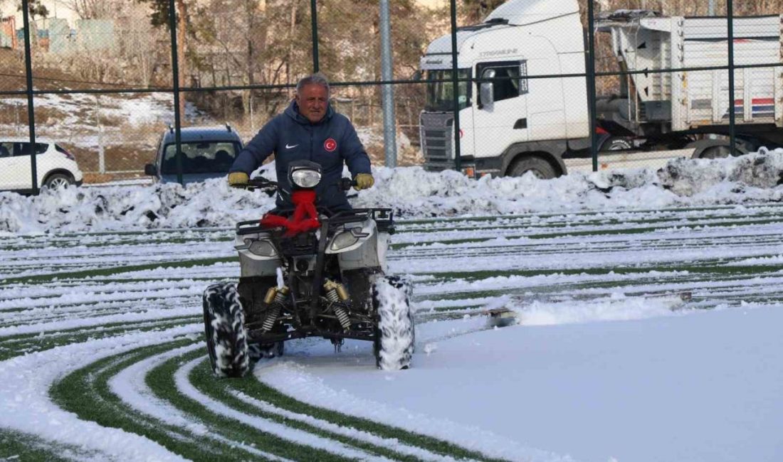 Erzurum’un Oltu ilçesinde bulunan Oltu Stadyumu, 40 yıldır sahaların bakım