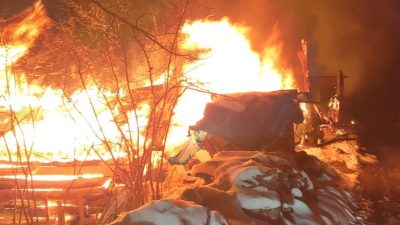 Ordu’nun Ünye ilçesinde çıkan yangın sonucu ahşap ev ve samanlık