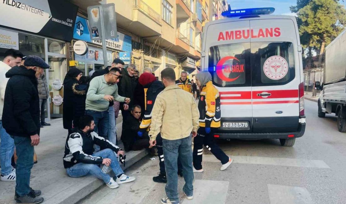 Ordu’nun Ünye ilçesinde yolun karşısına geçmeye çalışırken motosikletin çarptığı yaya