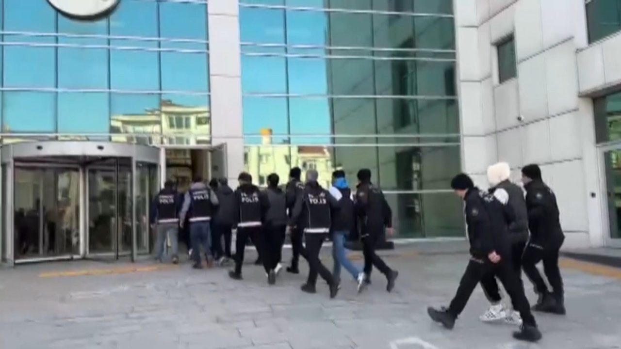Ordu’da polis ekiplerince uyuşturucu ile mücadele kapsamında sokak satıcılarına yönelik