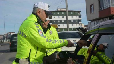 Ordu’nun Ünye ilçesinde, polis ekipleri tarafından gerçekleştirilen 2 saatlik trafik