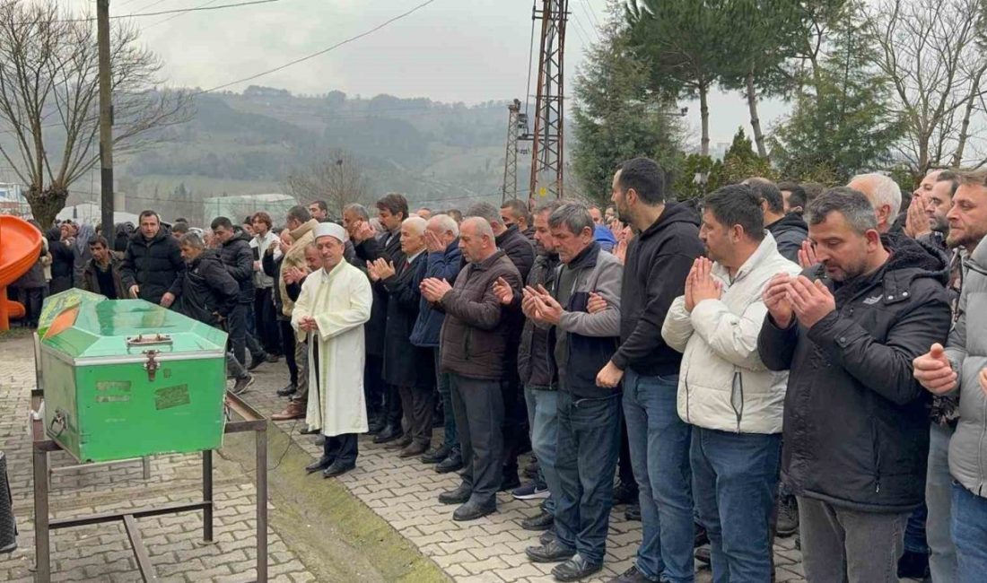 Zonguldak’ın Ereğli ilçesinde kavşaktan dönen tıra arkadan çarpan otomobilde hayatını