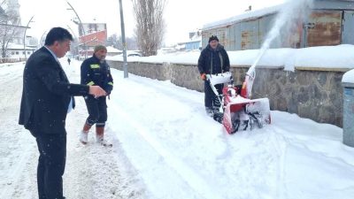 Pasinler Belediyesi’nde karla mücadele çalışmaları aralıksız devam ediyor. Pasinler Belediye
