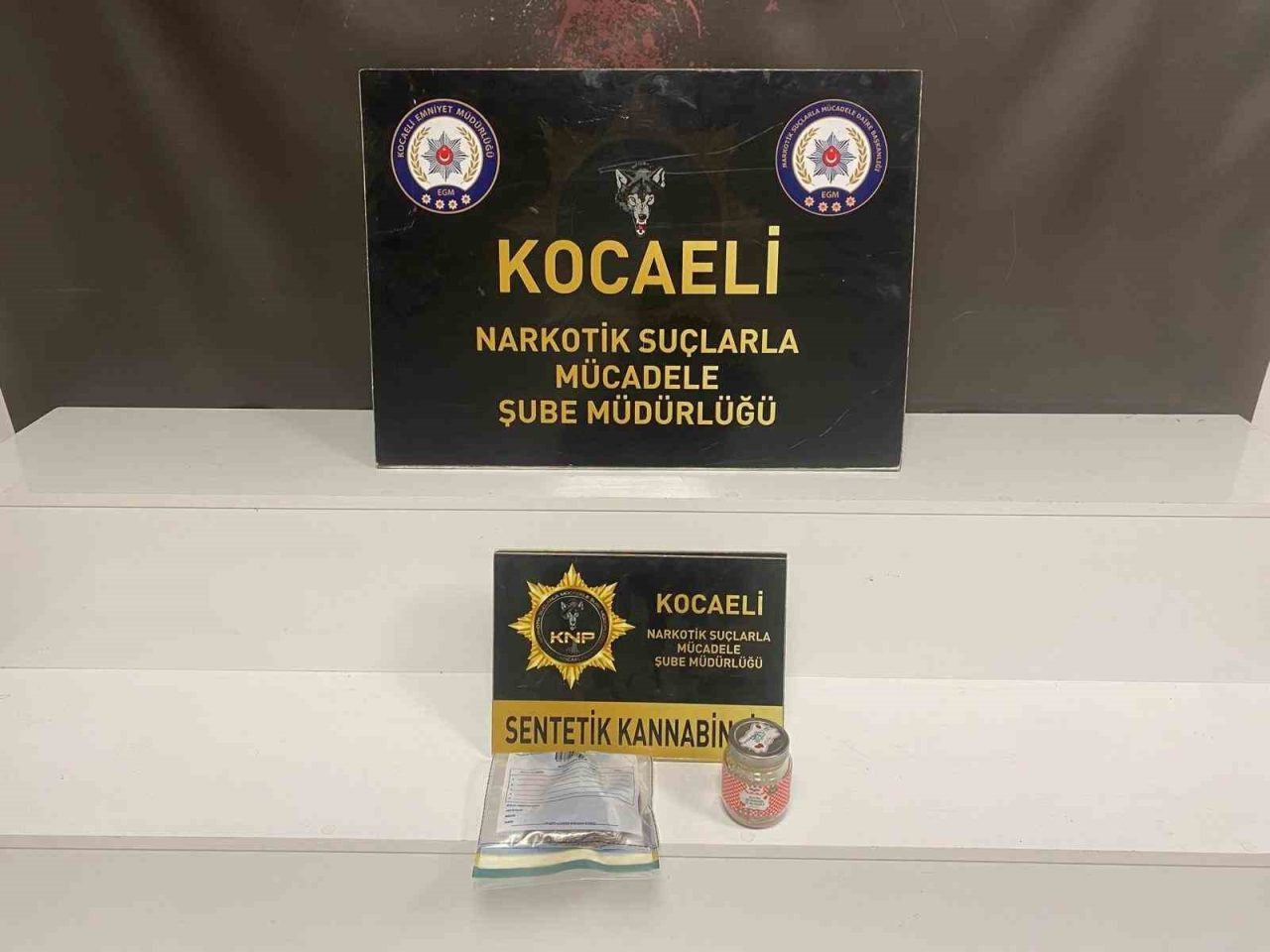 Kocaeli’de şehir genelinde polis ekiplerince yapılan gerçekleştirilen uyuşturucu operasyonunda gözaltına