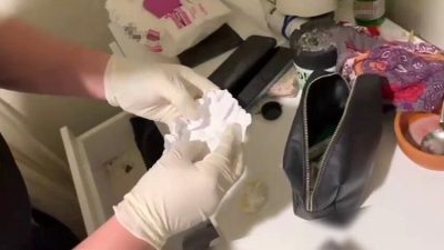 Sakarya’nın Erenler ve Serdivan ilçelerinde polis ekiplerince gerçekleştirilen uyuşturucu operasyonunda