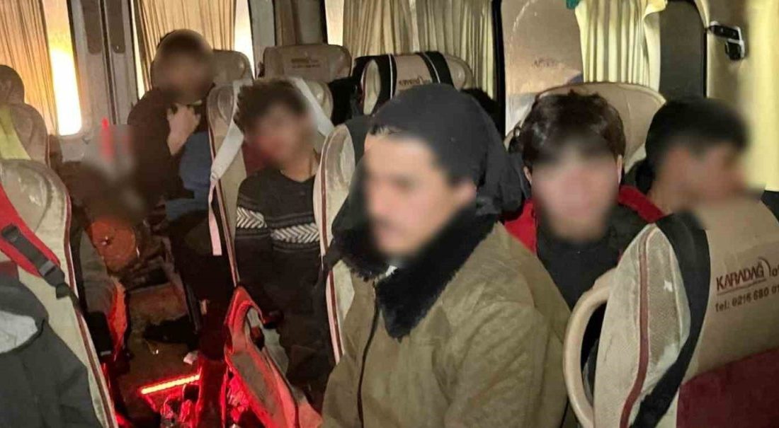 Sakarya’da jandarma ekiplerince gerçekleştirilen denetimlerde 32 düzensiz göçmen yakalandı, göçmen
