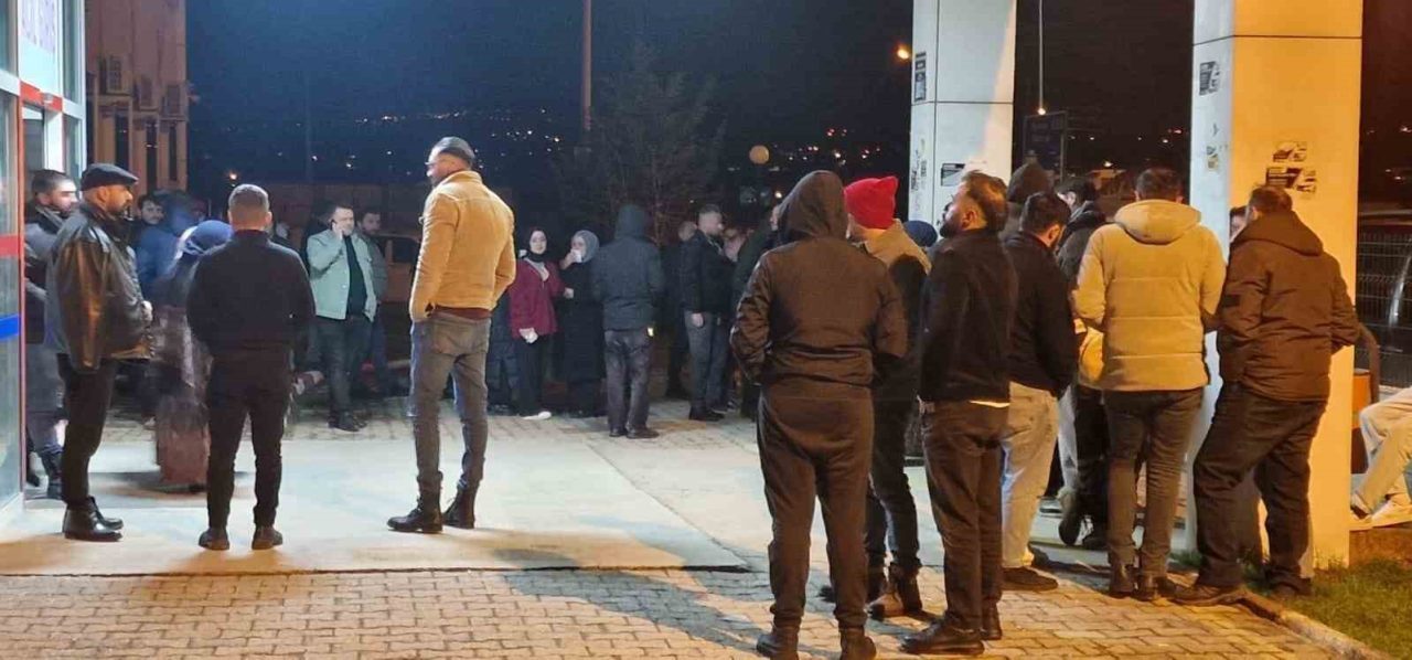 Sakarya’nın Kocaali ilçesinde sevgilisinden ayrıldığı öğrenilen 23 yaşındaki genç, aracının