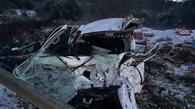 Sakarya’da kontrolden çıkan kamyonetin takla atıp yoldan çıkması neticesinde baba