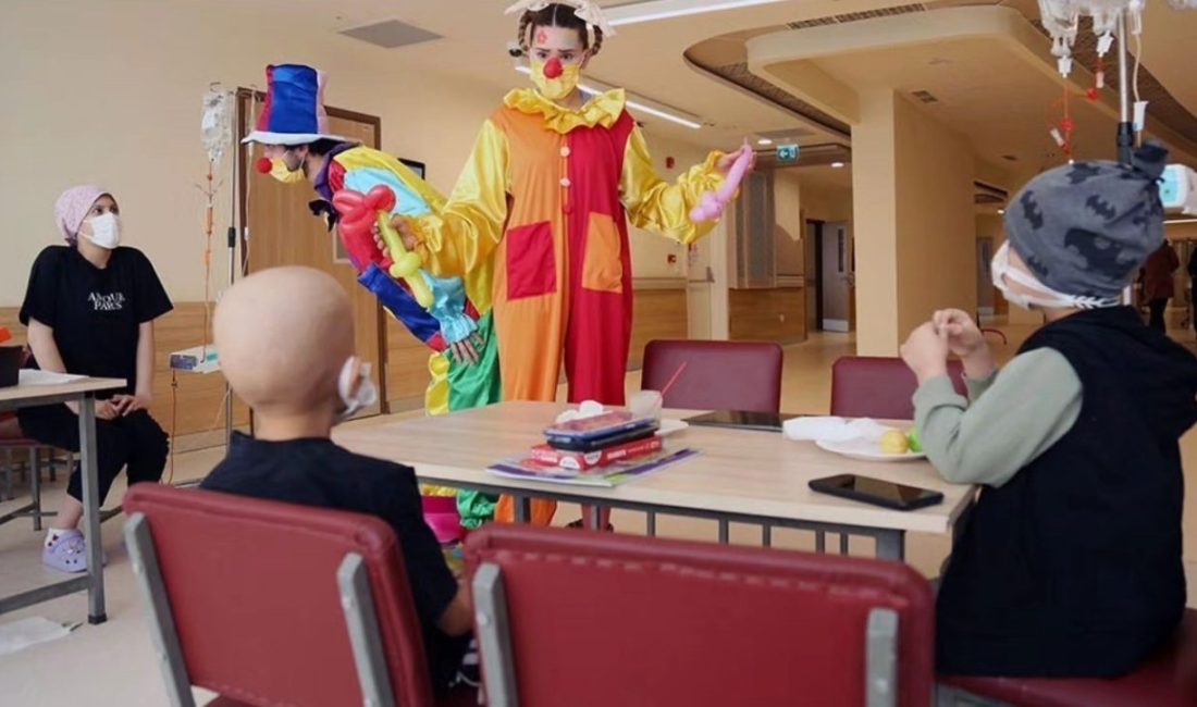 Erzurum Şehir Hastanesi’nde tedavi gören çocuklar sanatla buluştu, ’Hayallerimi Boyuyorum’