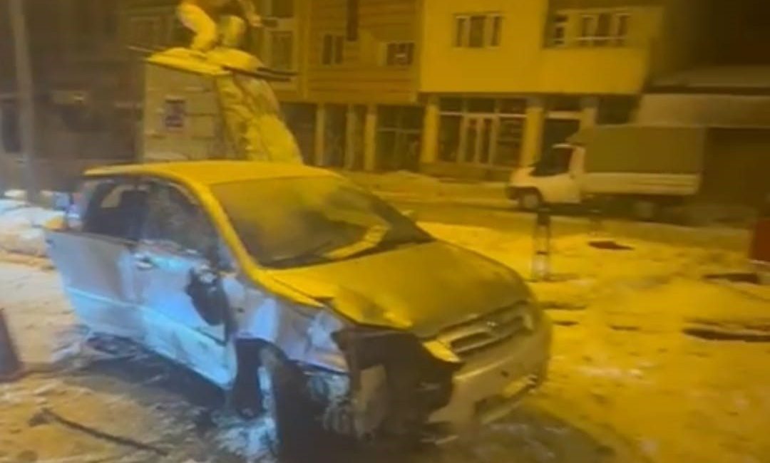 Sarıkamış’ta meydana gelen trafik kazasında 3 kişi yaralandı. Kaza; Kars’ın