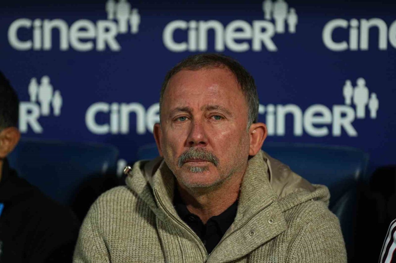 Beşiktaş Teknik Direktörü Sergen Yalçın, geçtiğimiz hafta iç sahada oynadıkları