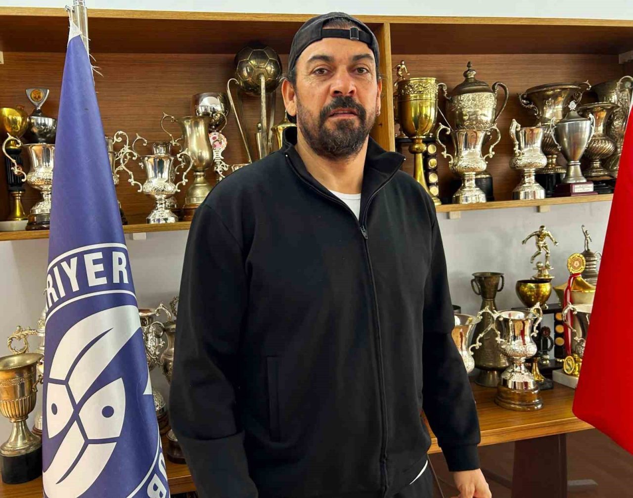 Sarıyer Teknik Direktörü Servet Çetin, 7 futbolcuyla yollarını ayırdıklarını ve