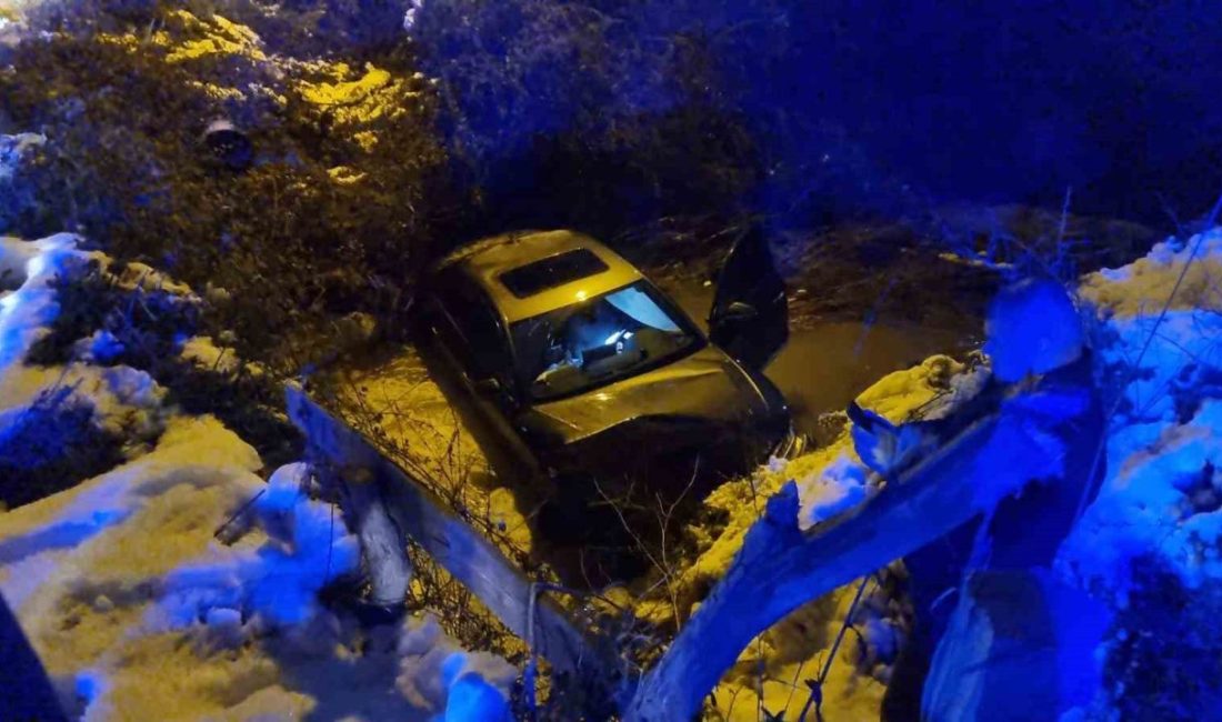 Sinop’ta buzlanma nedeniyle kontrolden çıkan otomobilin dereye düşmesi sonucu meydana