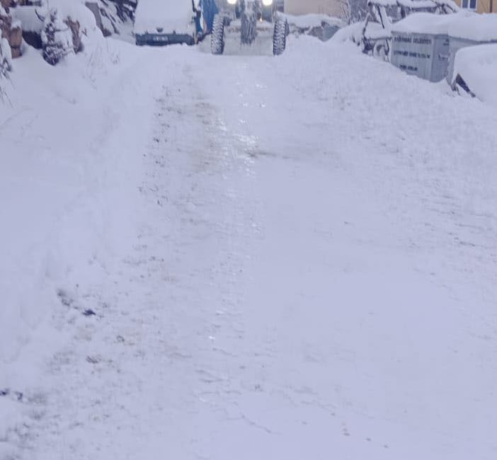 Sivas’ta yağan yoğun kar nedeniyle bin 420 yerleşim yerinden yaklaşık