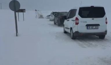 Sivas’ta gece saatlerinden bu yana etkili olan yoğun kar ve