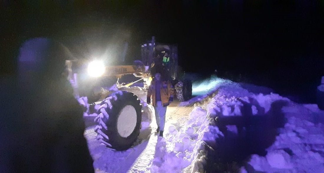 Sivas’ın Zara ilçesi Pazarcık köyünde rahatsızlanan hastaya, 4 saat süren