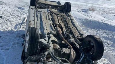 Sivas’ta meydana gelen kazada kontrolden çıkarak takla atan otomobildeki 4