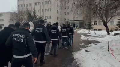 Sivas’ta narkotik ekiplerince düzenlenen operasyonda 9 şüpheli yakalanırken, çok sayıda