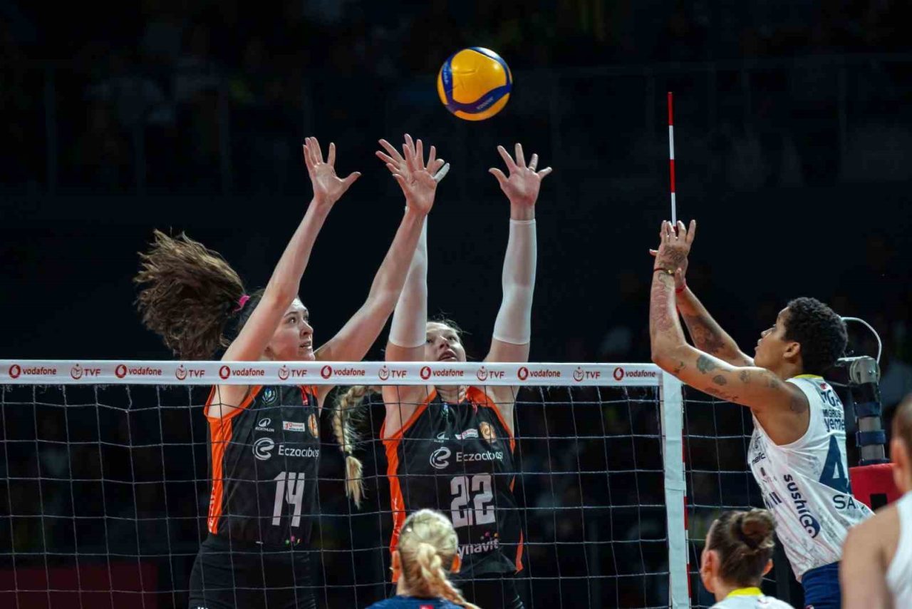 Vodafone Sultanlar Ligi’nin 18. haftasındaki derbi mücadelesinde Fenerbahçe Medicana, Eczacıbaşı