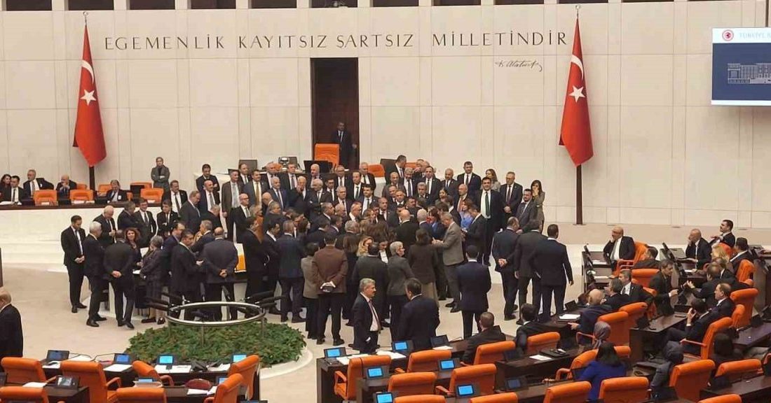 TBMM Genel Kurulunda yoklama sırasında salonda bulunmayan bir milletvekili adına