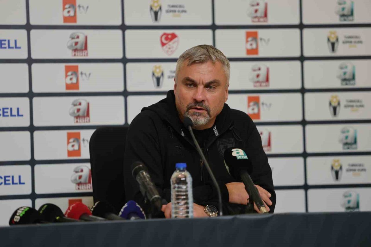 Samsunspor Teknik Direktörü Thomas Reis, Fenerbahçe’ye karşı ilk yarı istediklerini