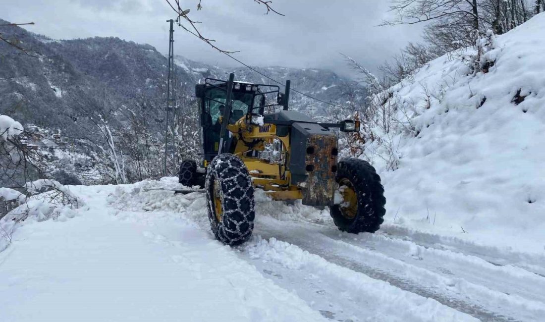 Trabzon’un yüksek kesimlerinde etkili olan kar yağışı nedeniyle 34 mahalle