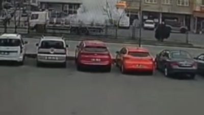 Trabzon’un Sürmene ilçe merkezinde bugün seyir halindeki bir tüp kamyonunun