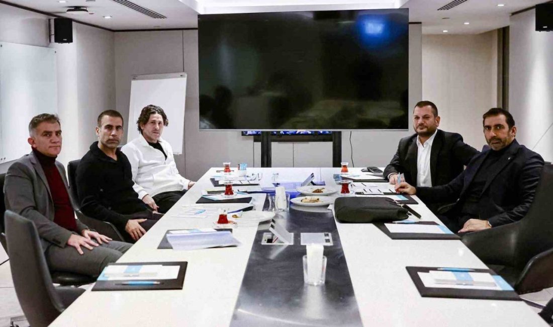 Trabzonspor’da yönetim ve teknik heyet, devam eden transfer çalışmaları ve