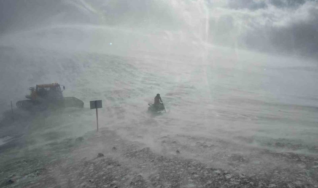 Trabzon’un Çaykara ilçesinin yüksek rakımlı yaylalarında etkili olan kar fırtınası,