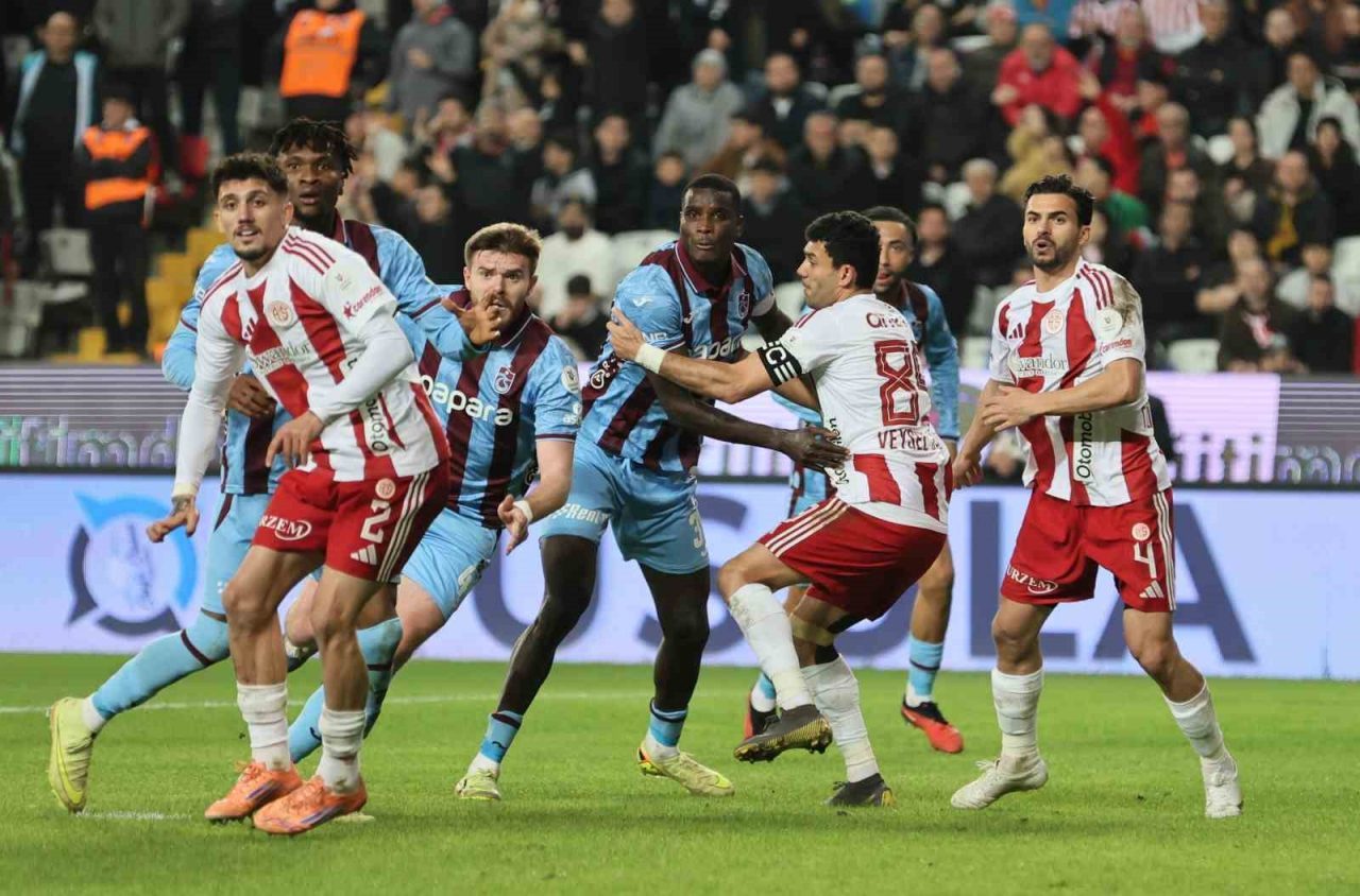 Trendyol Süper Lig’in 20. haftasında Antalyaspor, sahasında Trabzonspor ile 1-1